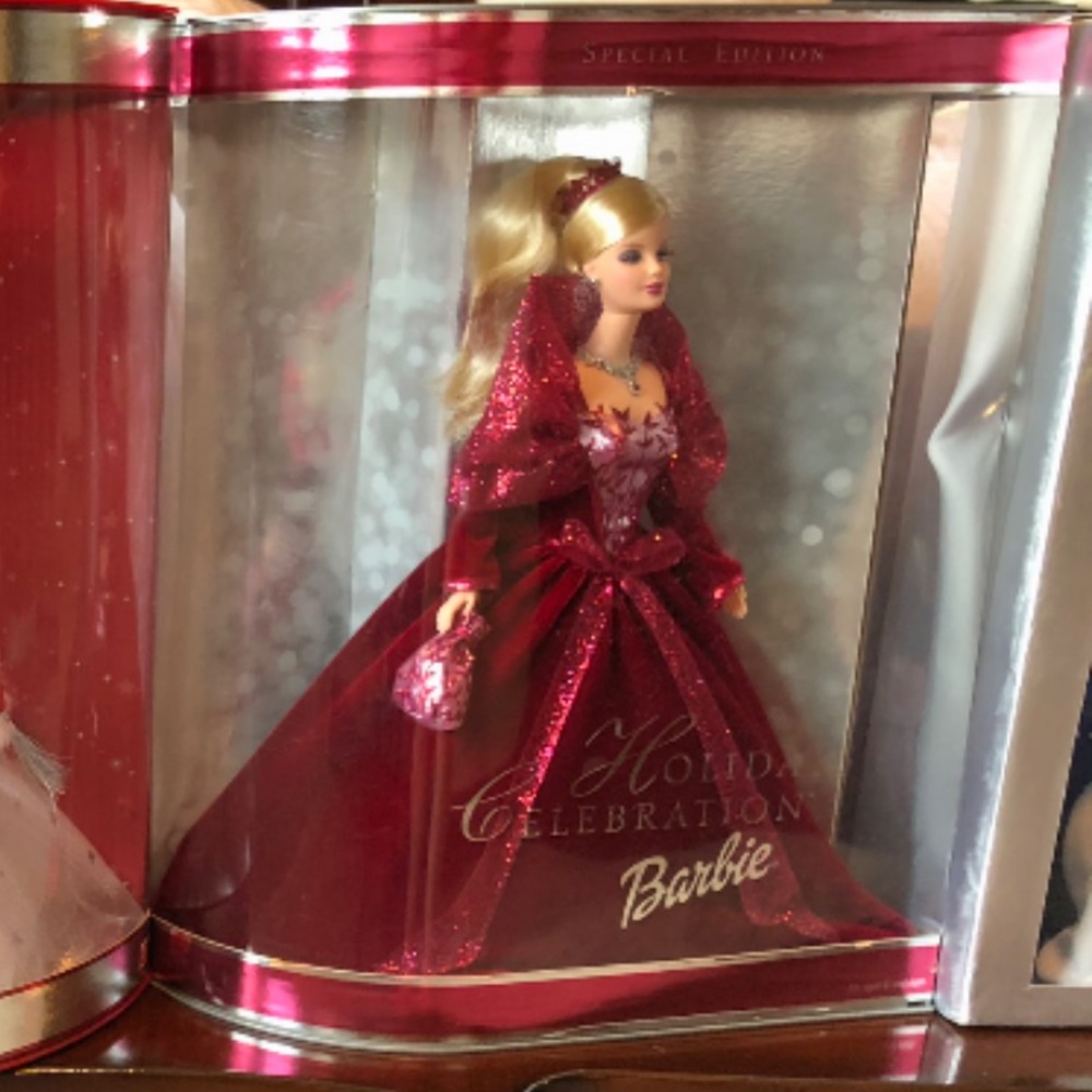 Holiday Barbie - Picture 2 of 2
